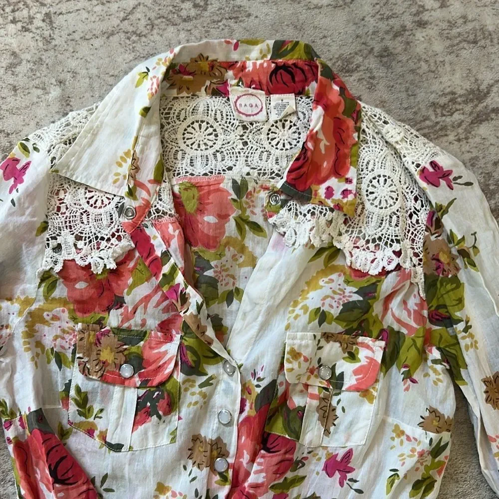 Raga pearl snap tie up blouse size small Floral Lace Button-Up Blouse